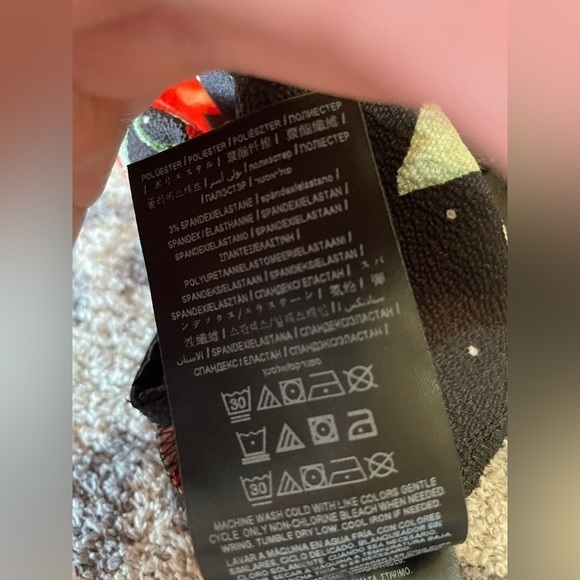 M Guess Crop Top Red Lily Flower - Picture 16 of 16